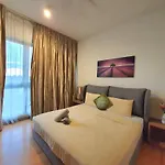Regalia Suites With Infinity Pool Kl - By Staycation Homes